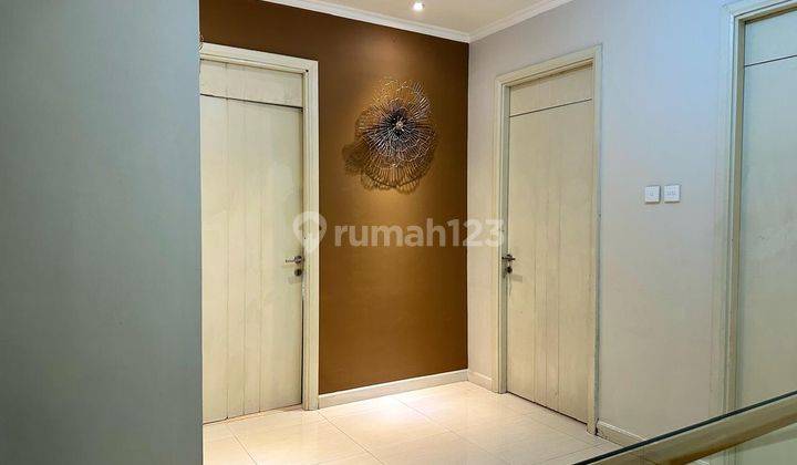 Sewa Apartemen Water Place Lantai Bawah Semi Furnish Bagus Depan Pool  2