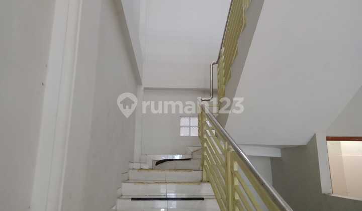 For Rent: Gayungsari Shop House Near Al Akbar Mosque For Rent: Gayungsari Shop House Near Al Akbar Mosque
