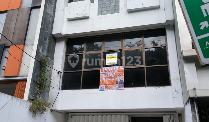 For Rent: City Center Shop House, 1 Minute to Siloam Hospital. For Rent: City Center Shop House, 1 Minute to Siloam Hospital.