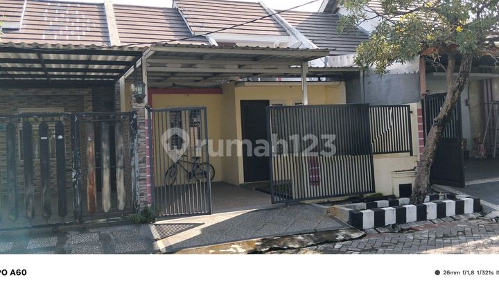 Surabaya Timur, Rungkut, Termurah Se-kompleks, Nego Sampai Deal, Siap Huni, Bebas Banjir, Dijual Rumah Berkanopi Minimalis Modern Semi Furnished Sudah Terenovasi Total 2024 Depan Taman Cluster Hanya 2 Menit Ke Upn Veteran Dan 3 Menit Ke Merr.