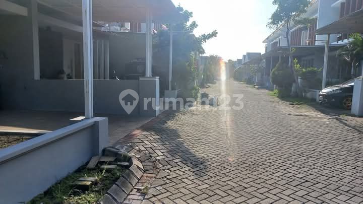 Surabaya Timur, Rungkut, Jual Murah Banget Miring Bawah Pasar Rumah Elit 2 Lantai Cakep Banget Surabaya Ga Sampai 1M Siap Huni Hanya 5 Menit ke Gunawangsa Merr