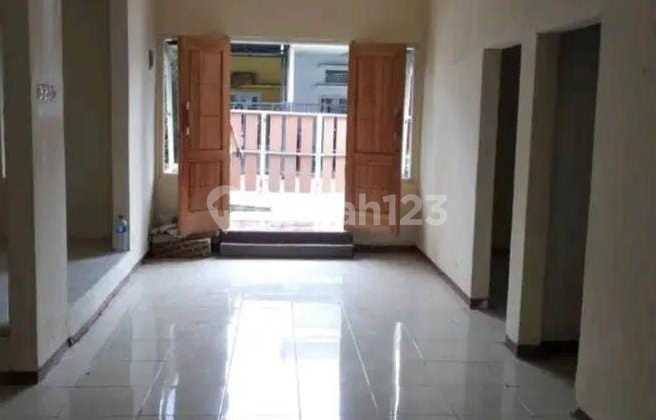 West Surabaya, Wiyung, For Sale / Ready to Rent, Move-In Ready, Minimalist House, Beautiful and Comfortable Maritime Cottage, Termite-Free, Flood-Free, Only 10 Minutes to UNESA.