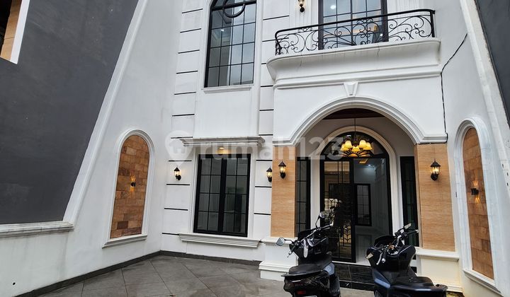 Desain Mewah Rumah 3 Lantai Di Jagakarsa, Siap Jadi Milikmu!