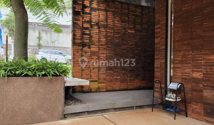 Eksklusif & Estetik! Rumah 2 Lantai Nuansa Industrial Modern 2