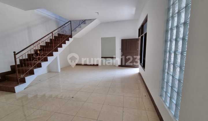 Rare! House + Warehouse East Surabaya For Rent Rare! House + Warehouse East Surabaya For Rent