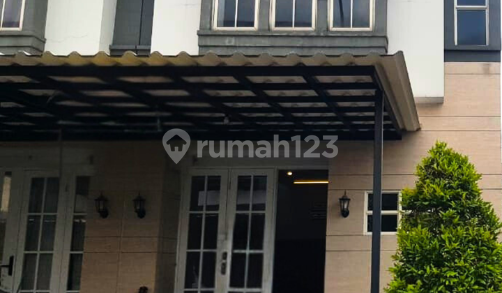 Best West Surabaya House for Rent, In a Housing Complex, Ready to Occupy