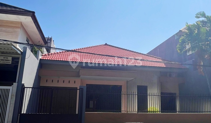 Rumah Baru Manyar, Luasan 200m , Shm, 3kt 