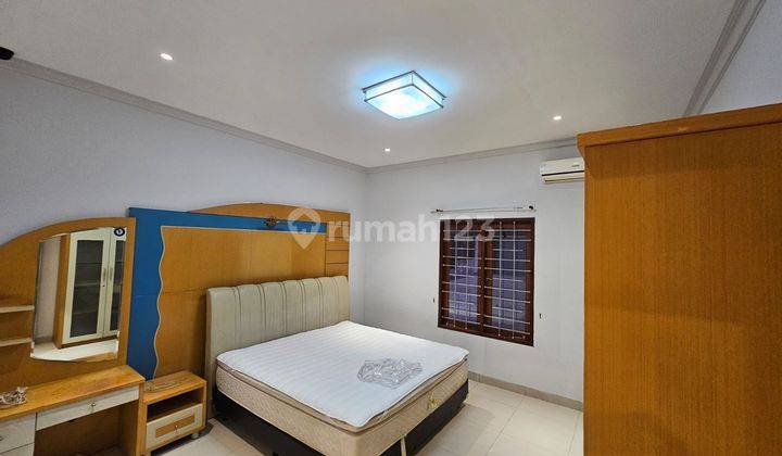 Rumah Bagus Siap Huni, Disewakan, Semi Furnished, Area Kenjeran, Strategis, Tanpa Banjir 2