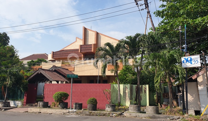 Dijual dan disewakan rumah Darmo Permai Timur cocok untuk tempat usaha/kantor/resto/kafe Dijual dan disewakan rumah Darmo Permai Timur cocok untuk tempat usaha/kantor/resto/kafe