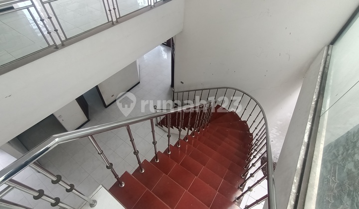 Dijual Rumah Mewah 2 Lantai Simpang Darmo Permai Selatan 2