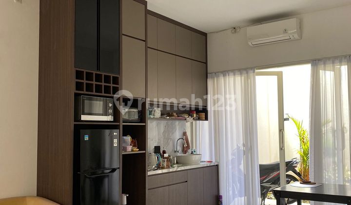 DIJUAL RUMAH MODERN MINIMALIS 2 LANTAI SIAP HUNI SATELIT UTARA DEKET DARMO DAN JALAN BANYU URIP 2
