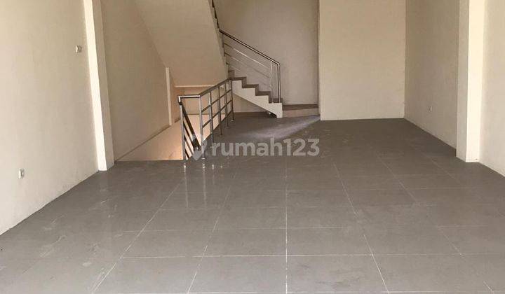 Disewakan Ruko gandeng 3.5 Lantai Pinggir jalan raya utama Veteran, Jakarta Selatan 1