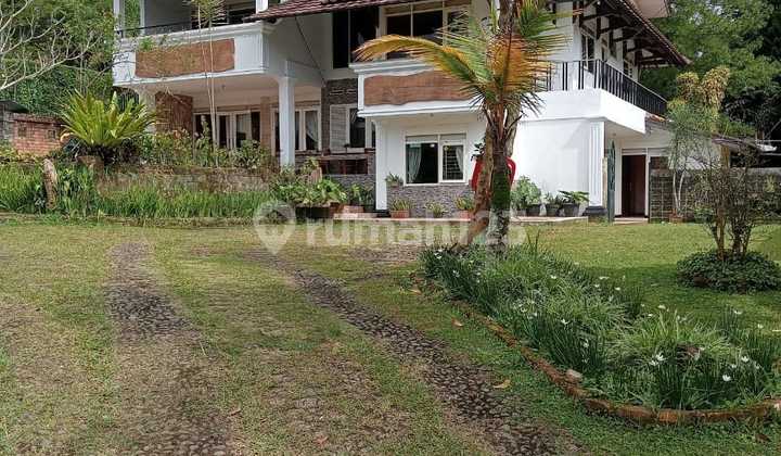 Dijual Villa dengan Halaman Luas dan Udara Sejuk Dekat Taman Safari, Bogor Jawa Barat