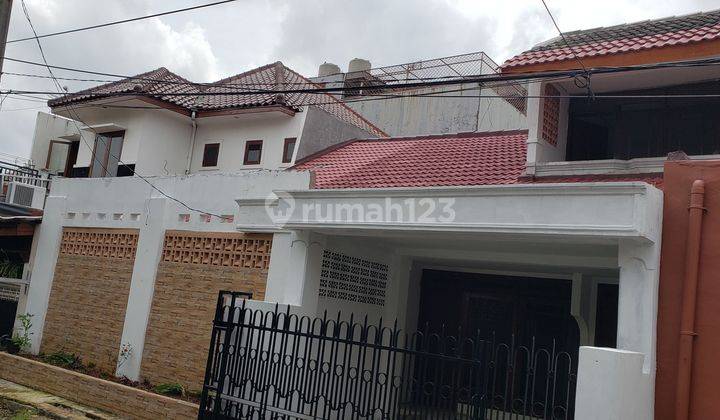 Jual Rumah Dua Lantai Kokoh Terenovasi di Pamulang Permai 1