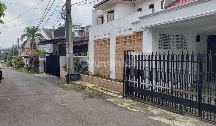 Jual Rumah Dua Lantai Kokoh Terenovasi di Pamulang Permai 2