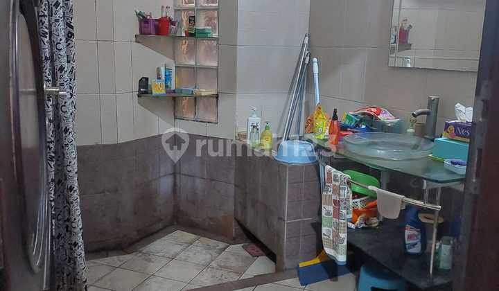 Rumah Luas Cocok Untuk Usaha Di Tepi Jalan Taman Yasmin