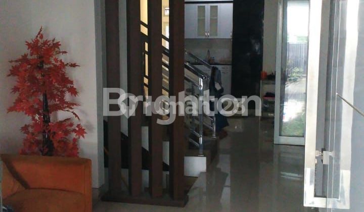 RUMAH MODERN TENGAH KOTA TEPI JALAN RAYA  2