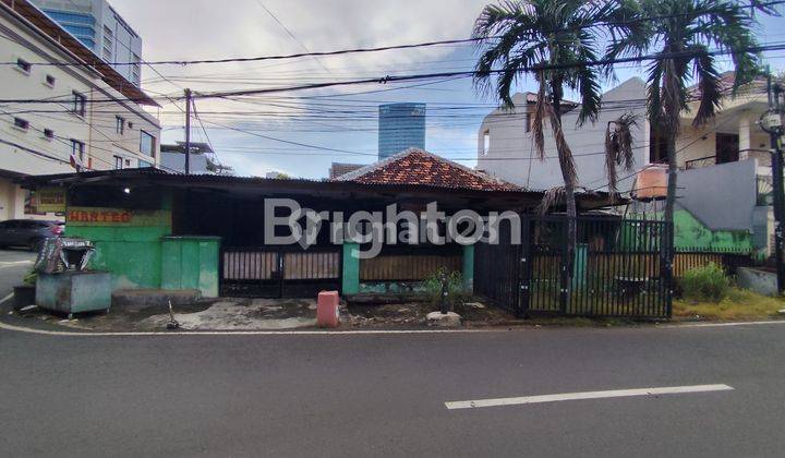 JUAL RUMAH HOEK HITUNG TANAH SAJA DI PEJOMPONGAN BENDUNGAN HILIR JAKARTA PUSAT