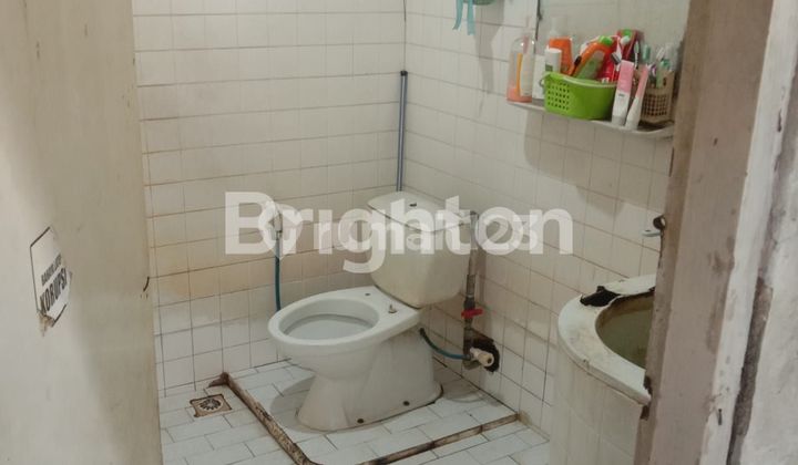 OLD HOUSE IN BENDUNGAN HILIR, CENTRAL JAKARTA OLD HOUSE IN BENDUNGAN HILIR, CENTRAL JAKARTA