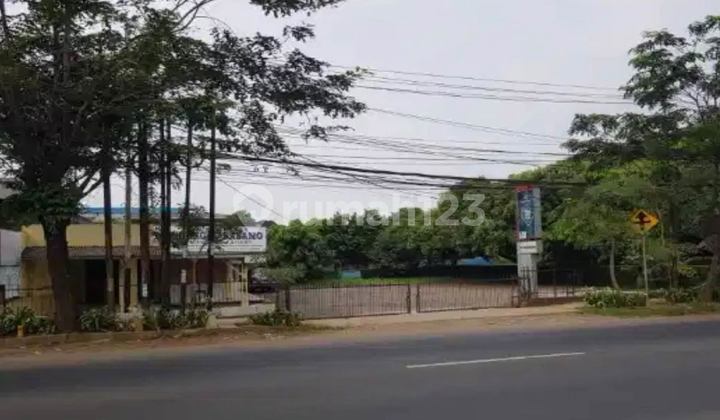 For Rent: Commercial space with extensive land and building in Narogong, Bekasi.