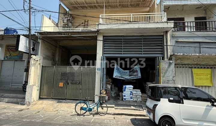 Sell Active Shop & Boarding House on Raya Semolowaru 1