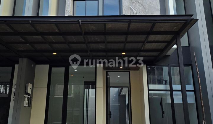 RUMAH DISTRICT 9 CITRALAND BARU GRESS BISA LANGSUNG DIHUNI TANPA RENOVASI