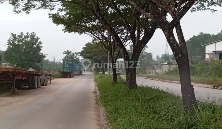 Lahan Tepi Jalan Jalur 2 Kontainer Pelabuhan Palaran 2