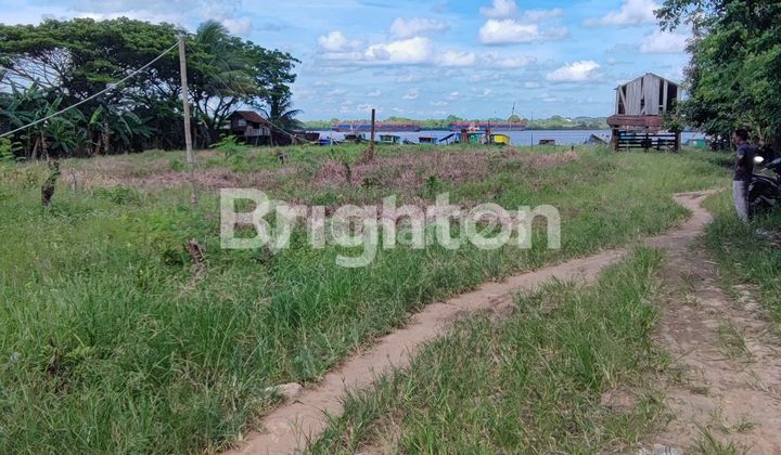 Strategic land on the riverbank