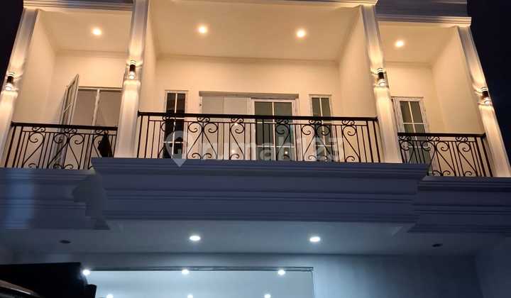 For sale luxury house on the boulevard of Banjar wijaya housing complex
