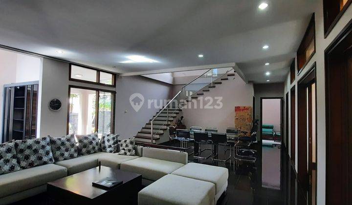 Rumah Sewa Bagus Furnished SHM Senopati, Jakarta Selatan 1