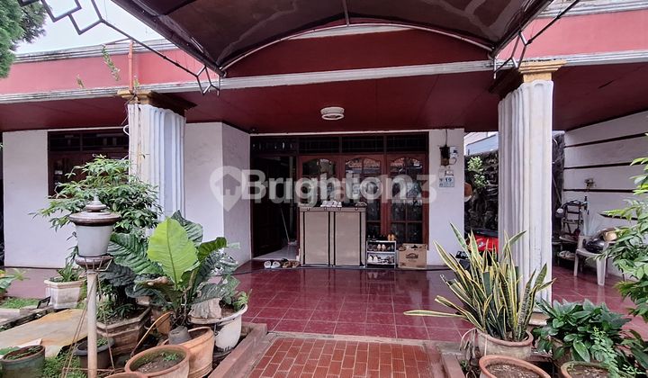 RUMAH YANG STRATEGIS DI LAPANGAN ROS TEBET RUMAH YANG STRATEGIS DI LAPANGAN ROS TEBET