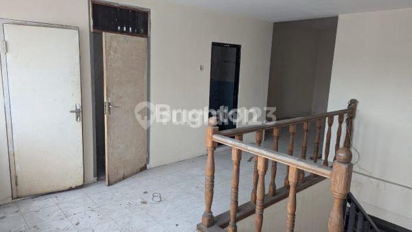 Shop House 2.5 Floors by Main Road, Commercial Location 2