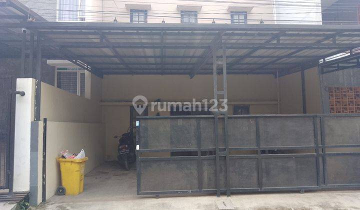 Kost Murah 3 Lantai Komplek Puri Jatinangor  1