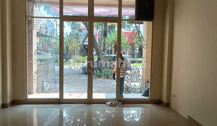 For Sale & For Rent 3-Story Shop House on Boulevard Raya, in Grand Galaxy City, Bekasi. 2