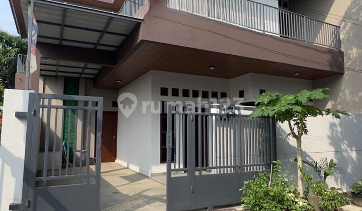 Two-Story Hook House, South Tambun, Contemporary Concept Two-Story Hook House, South Tambun, Contemporary Concept