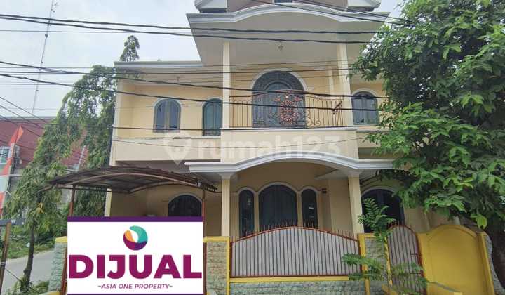 For Quick Sale: Roadside Hook Position House in Jatikramat, Bekasi For Quick Sale: Roadside Hook Position House in Jatikramat, Bekasi