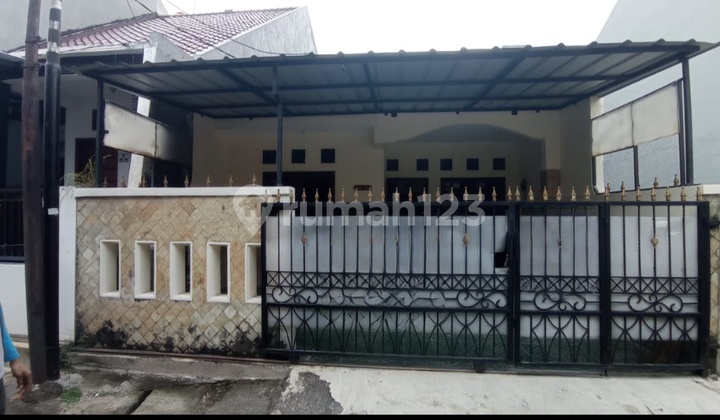 Disewakan Rumah Rapih 1,5 Lantai Di Duren Sawit, Jakarta Timur Disewakan Rumah Rapih 1,5 Lantai Di Duren Sawit, Jakarta Timur