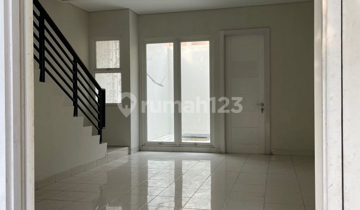 Disewakan Rumah Cantik Siap Huni Dalam Perumahan Cluster Di Summarecon Bekasi  2