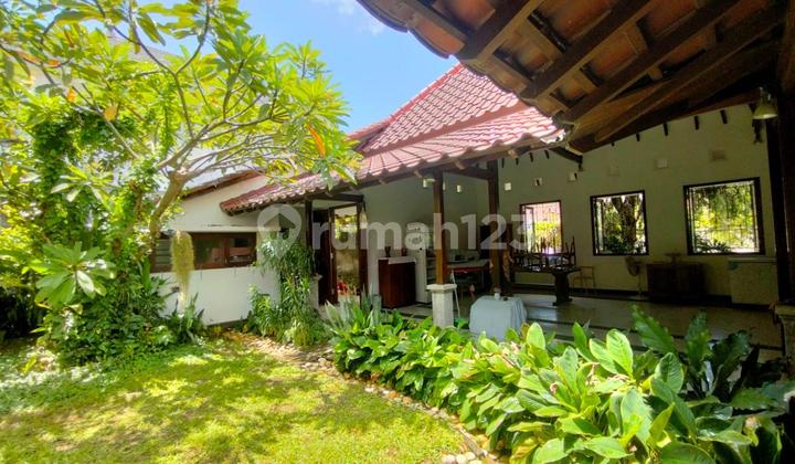 House in the Elite Area of Renon with 3 Bedrooms and a Spacious Garden, Ready to Occupy. 2