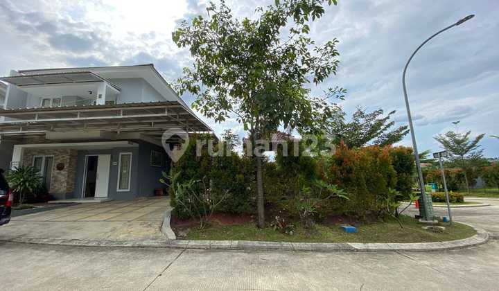 Hook House with Spacious Yard and Mountain View Sentul City Bogor 2
