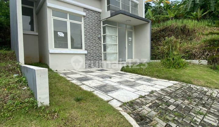 Nice House with Mountain View Pancar Cluster Terrace Hill Sentul City Bogor