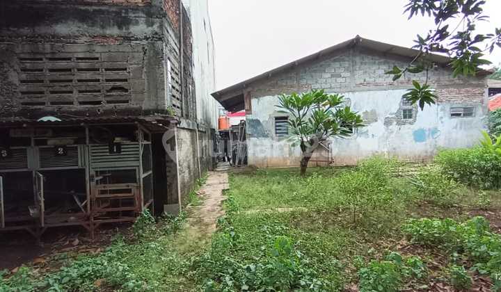 Di Jual Rumah dengan Halaman Luas + 3 Kios Aktif Lokasi Strategies 2