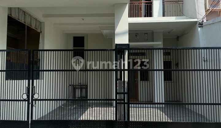 Jual Rumah Siap Huni Nyaman 2 Lantai Taman Cosnos Rumah Bagus di Taman Cosmos 1