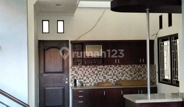 A Comfortable 5-Bedroom House for Living in Tukad Yeh Sungi Renon 2