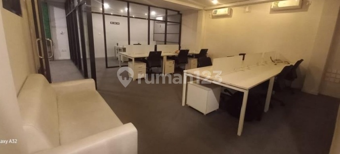 Shophouse and Office Suitable for Corporate Office on the Side of West Denpasar Highway