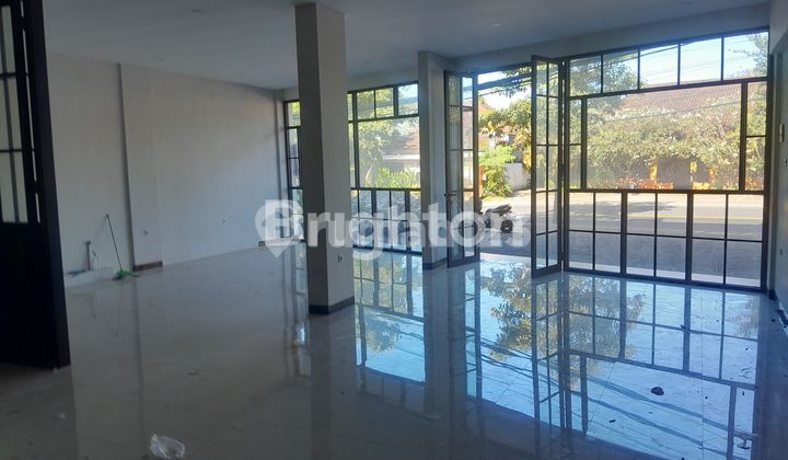 3-STORY SHOPHOUSE IN ULUWATU – STRATEGIC LOCATION FOR YOUR BUSINESS! 2