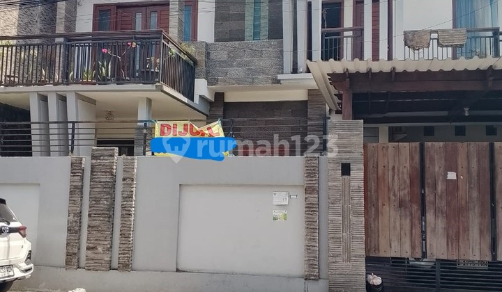 Rumah 2 Lantai Lokasi Strategis dan Nyaman - Full Furnished dan Siap Huni - Denpasar Barat Rumah 2 Lantai Lokasi Strategis dan Nyaman - Full Furnished dan Siap Huni - Denpasar Barat