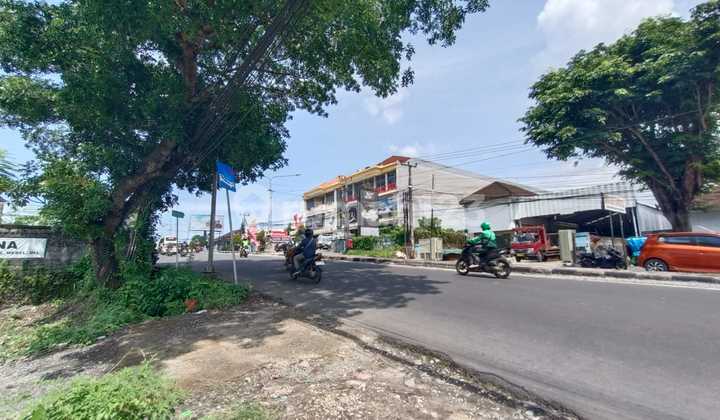 Peluang Langka!! Tanah Sewa Strategis 5,6 Are di Pinggir Jalan Raya Gatsu Barat