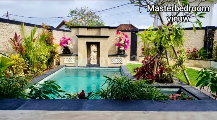 Luxury Grand Villa With A Spacious Swimming Pool And Comfortable Environment In Ungasan, South Kuta