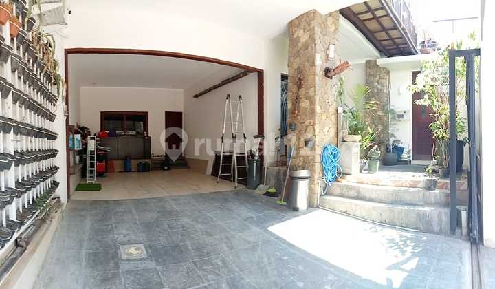 Quick Sale! Super Spacious 5-Bedroom Fully Furnished House on Jalan Tukad Citarum Panjer Renon